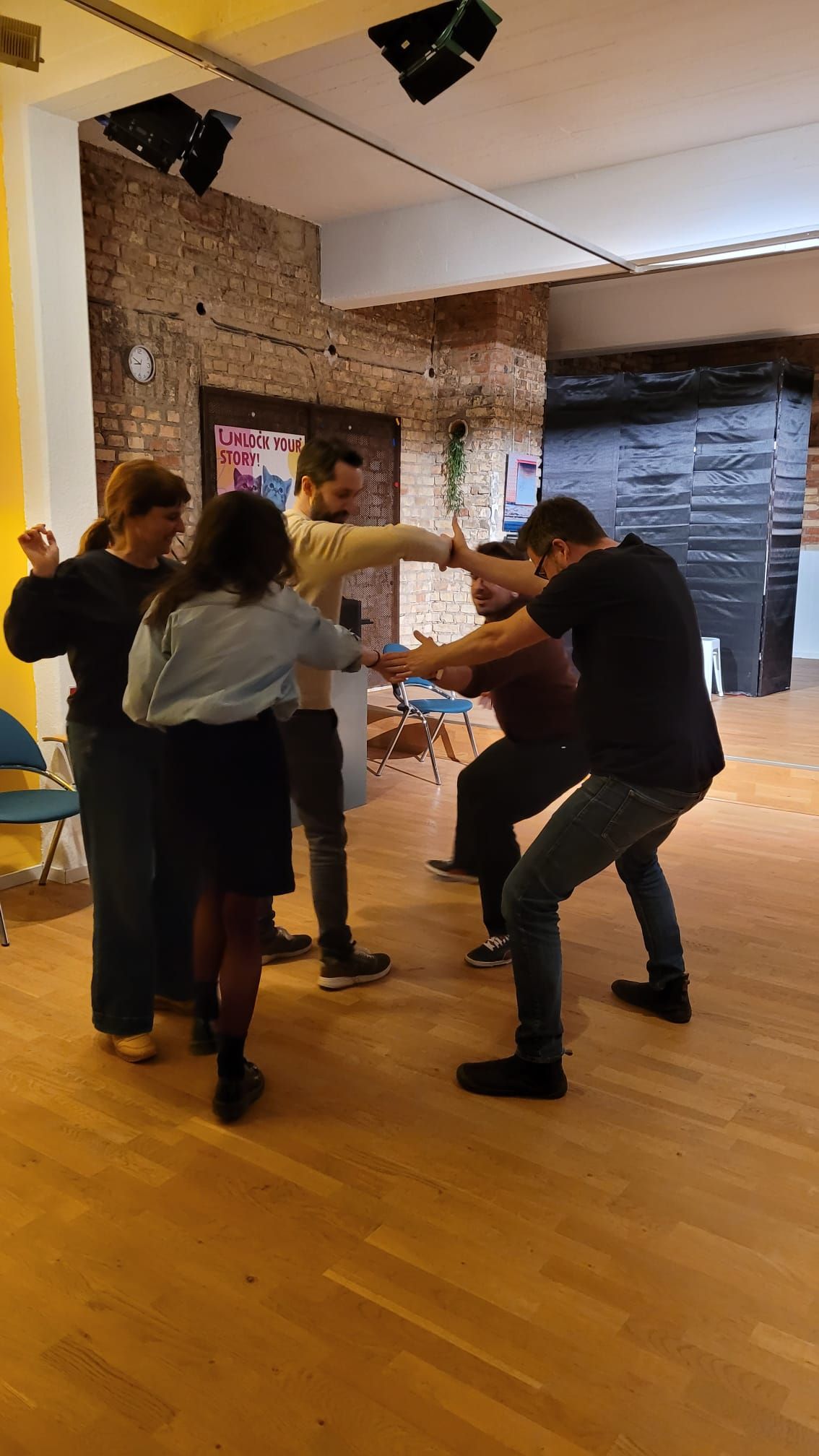 Group Hug Impression 15