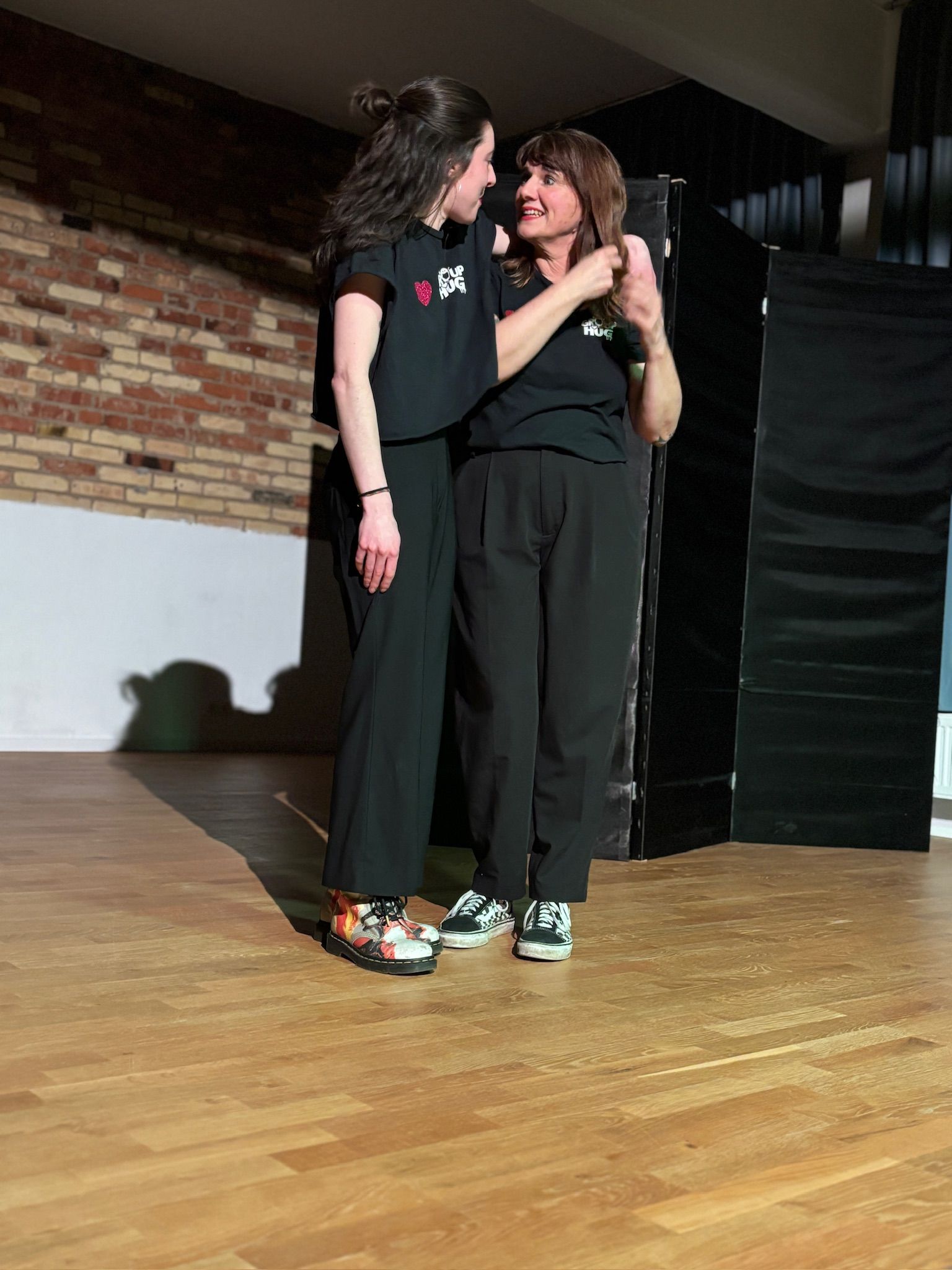 Group Hug Impression 74
