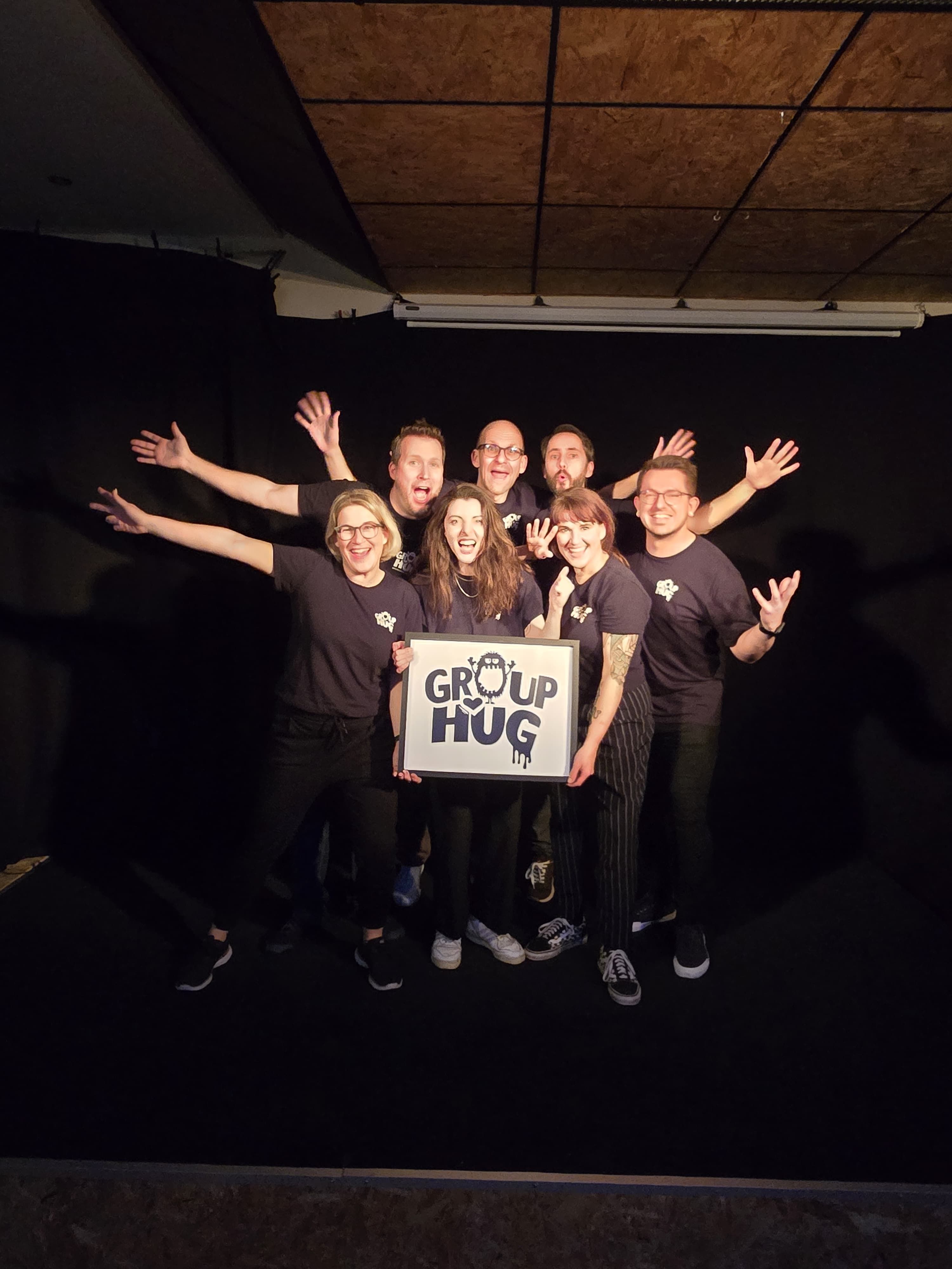Group Hug Impression 107