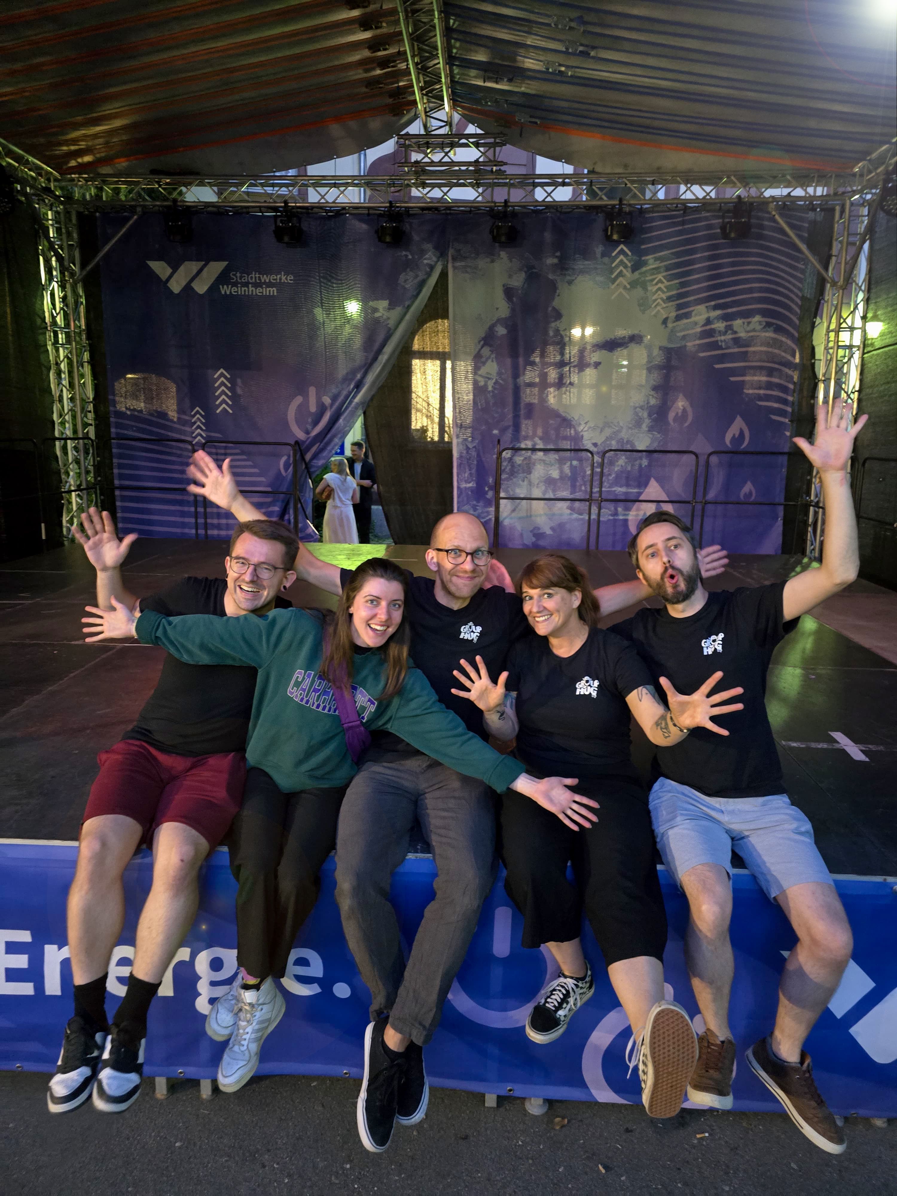 Group Hug Bild 4