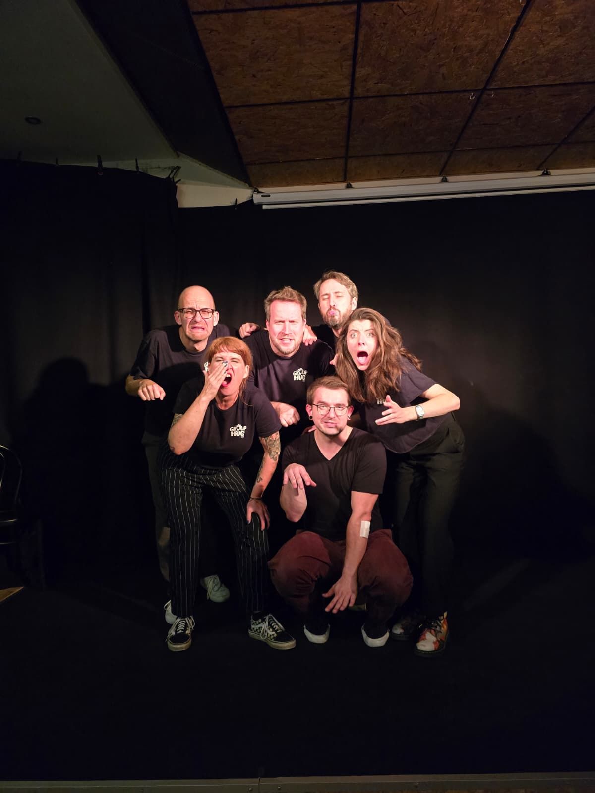 Group Hug Impression 52